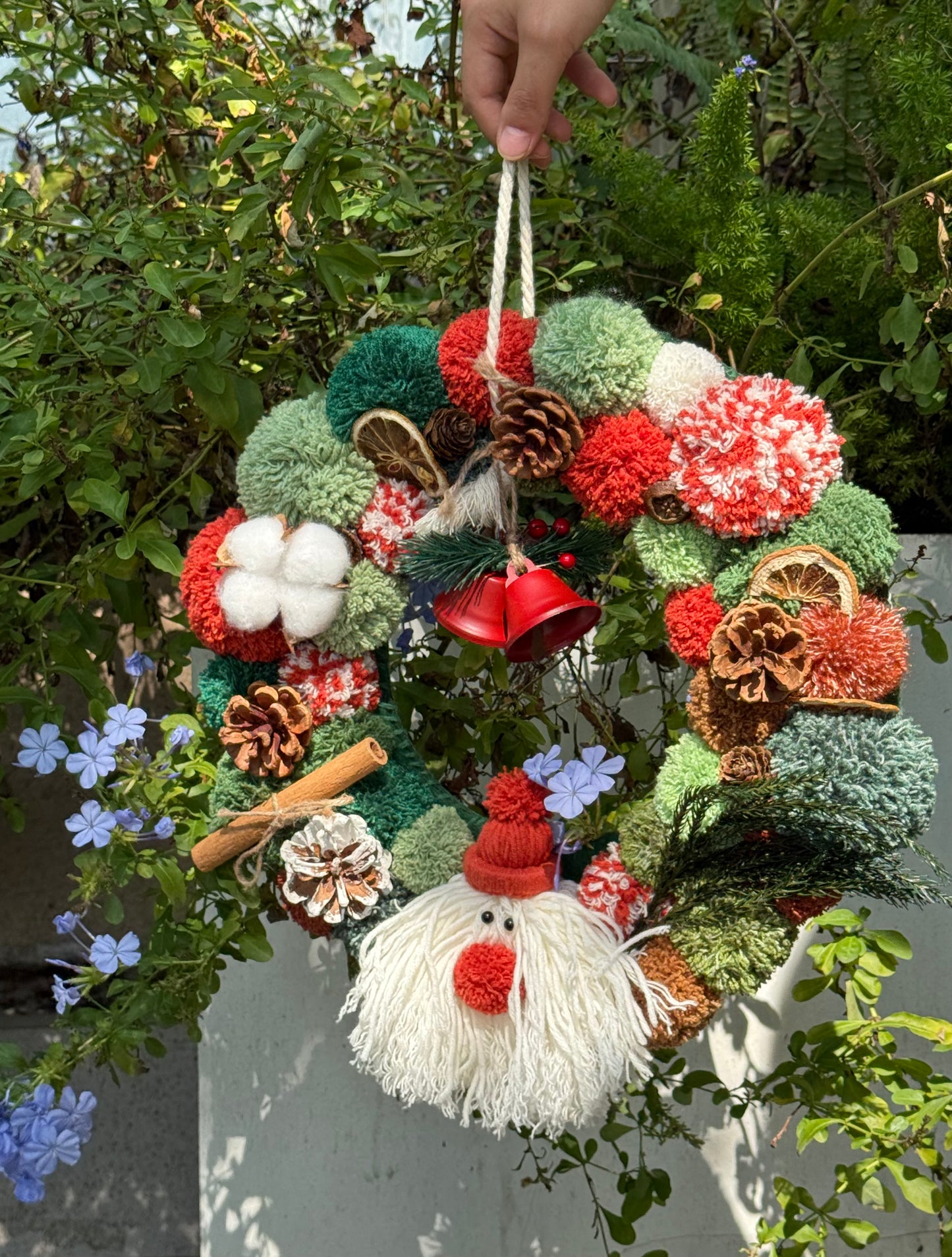 Rustic Charm Wreath - Latch Hook DIY Kit - Christmas Wreath