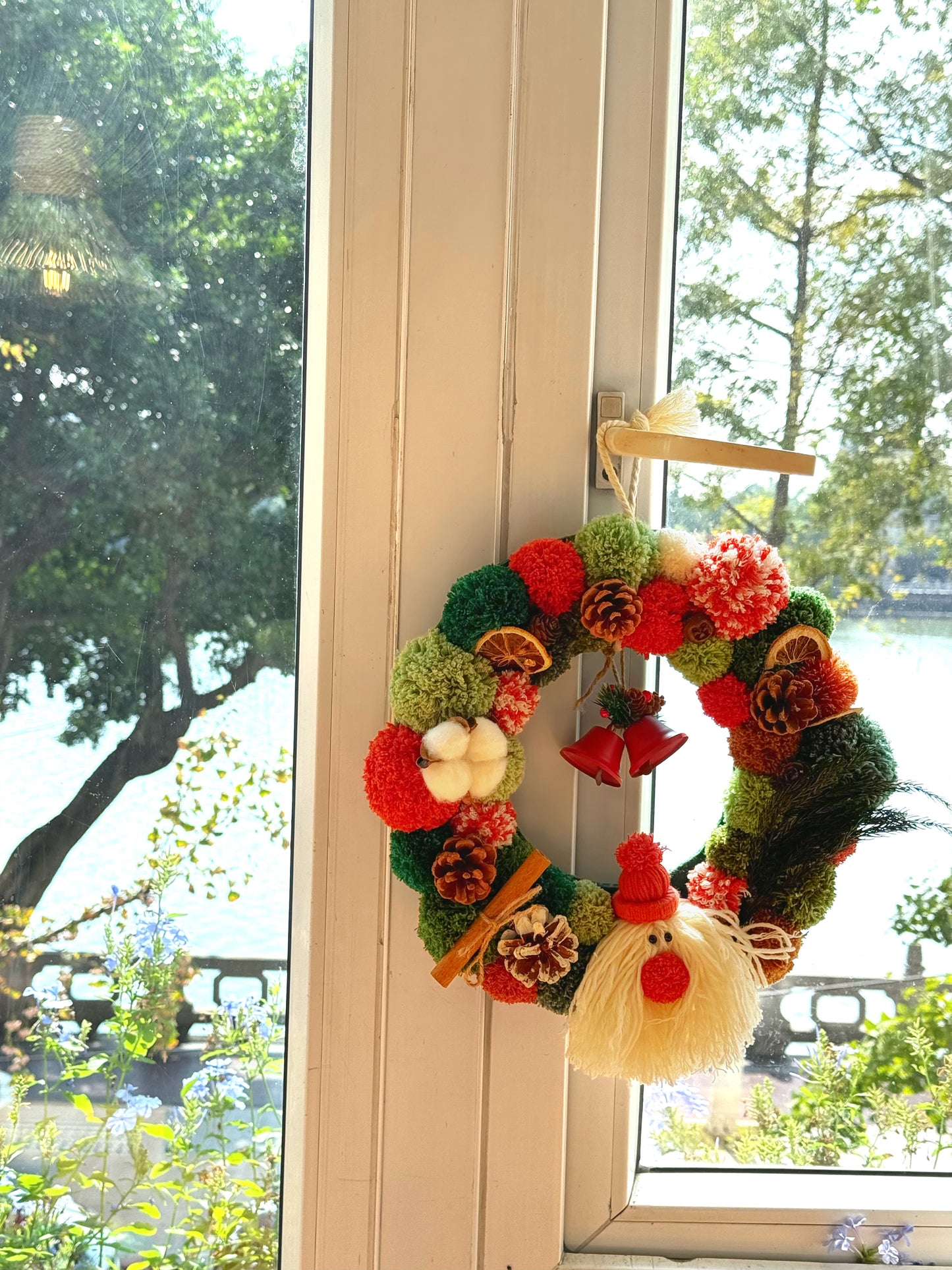 Rustic Charm Wreath - Latch Hook DIY Kit - Christmas Wreath